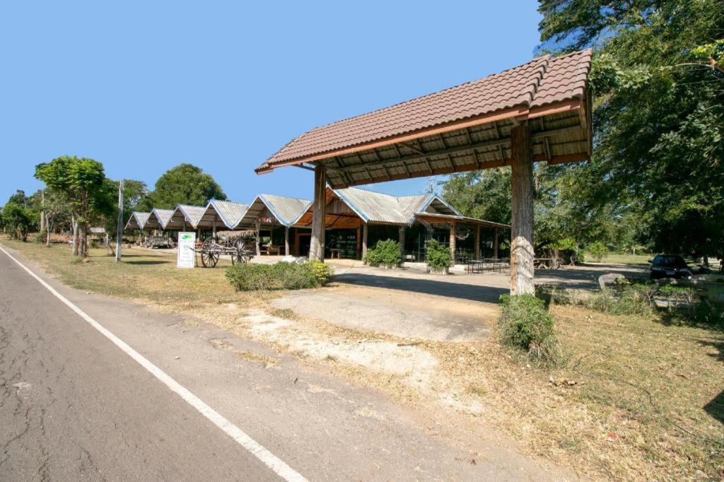 Hotel Oyo 75374 Baan Rak Mai Kanchanaburi Exterior foto